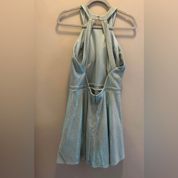 Le Chateau Prom or Grad Dress - Picture 2 of 2